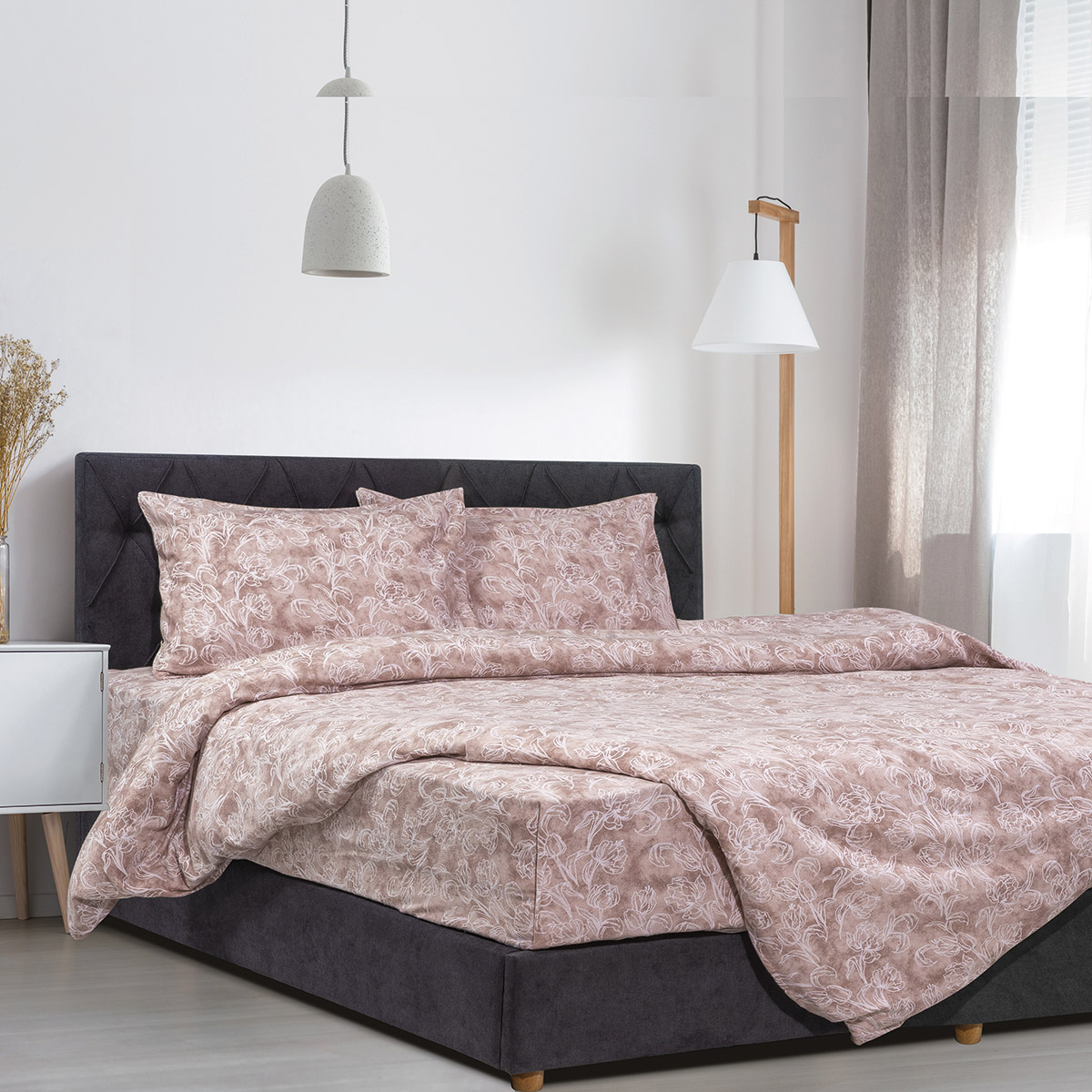 Fluffy,Grey,Blanket,On,Wooden,Bed,With,Pink,Bedding